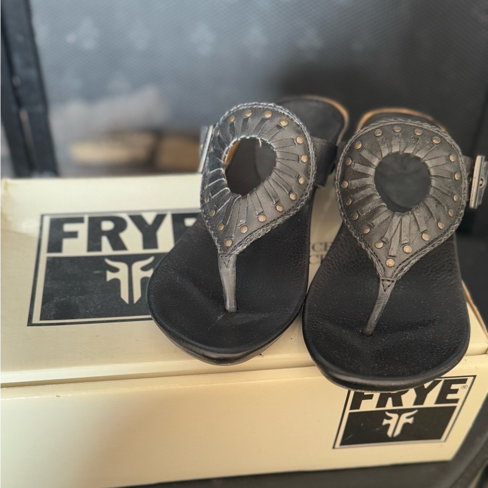 Frye Kitten Wedge Leather Studded Thong Sandal, Black Size 8 Women